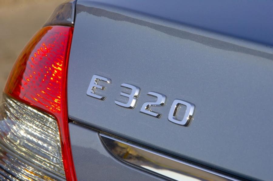  Mercedes-Benz E320 BlueTEC 2007 года  (фото 7 из 76)